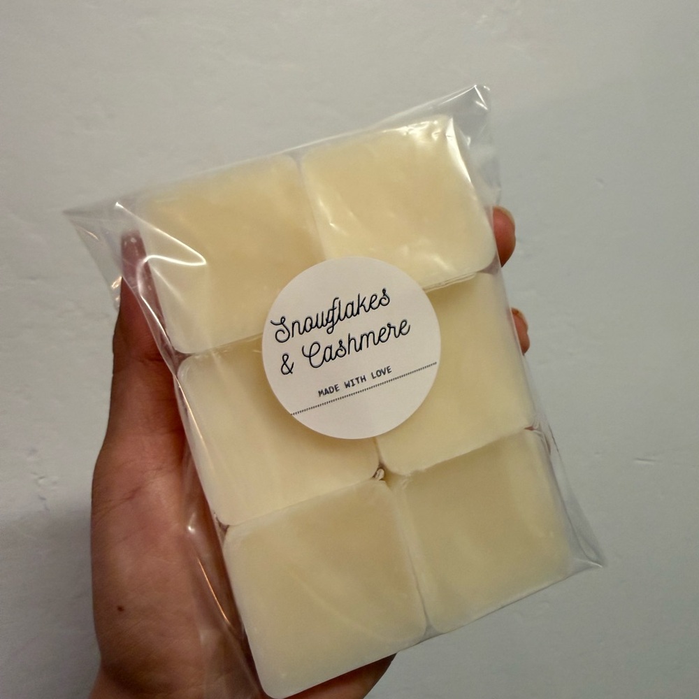 Bath and Body Works Wax Melts - Snowflakes & Cashmere